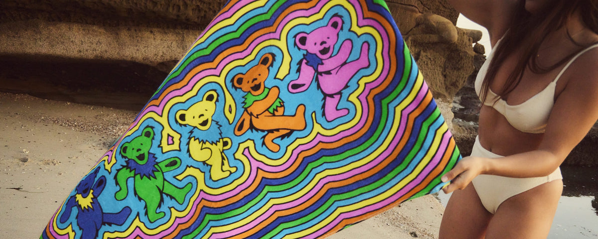 Grateful Dead Dancing Bears Tie Dye Pocket Throw